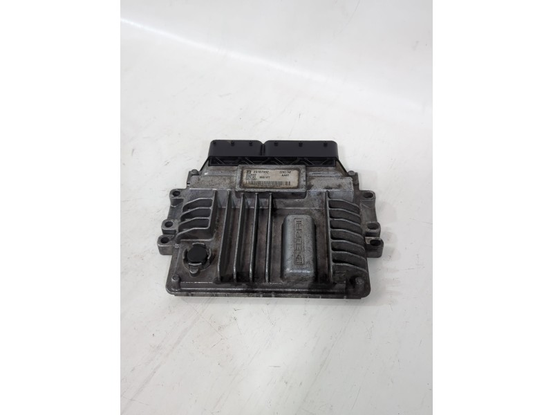 Recambio de centralita motor uce para chevrolet captiva (c100, c140) 2.2 d referencia OEM IAM 25187592  