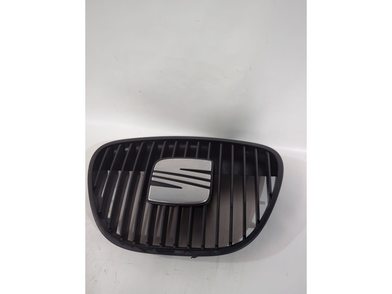 Recambio de emblema para seat ibiza iii (6l1) 1.4 tdi referencia OEM IAM 6L0853679/6L0853651  