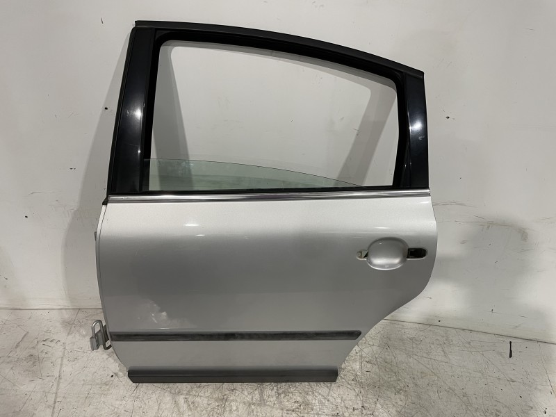 Recambio de puerta trasera izquierda para volkswagen passat berlina (3b3) advance referencia OEM IAM 3B5833051AB  