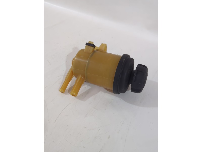Recambio de deposito direccion asistida para hyundai tucson (jm) 2.0 crdi referencia OEM IAM 571502E000  