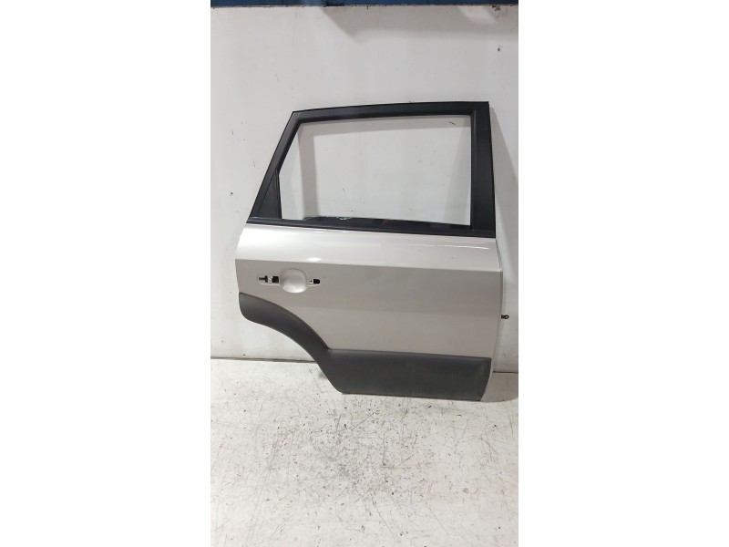 Recambio de puerta trasera derecha para hyundai tucson (jm) 2.0 crdi referencia OEM IAM 770042E020  