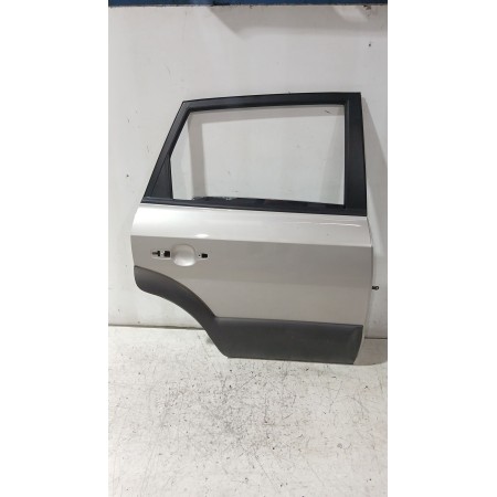 Recambio de puerta trasera derecha para hyundai tucson (jm) 2.0 crdi referencia OEM IAM 770042E020  