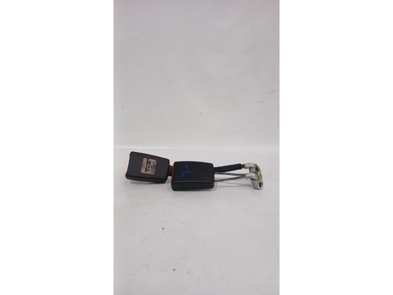 Recambio de enganche cinturon trasero izquierdo para audi a6 c5 (4b2, 4b4) 2.5 tdi referencia OEM IAM 8D0857739D01C  