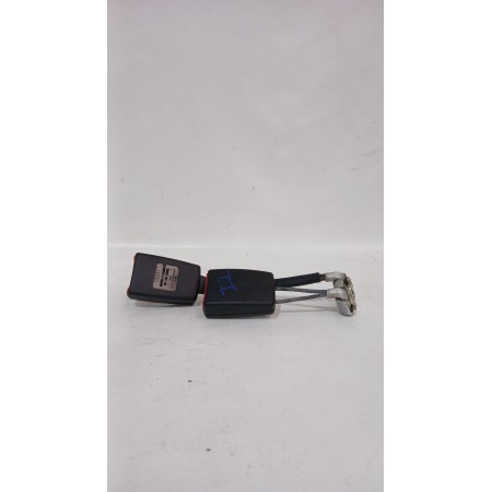 Recambio de enganche cinturon trasero izquierdo para audi a6 c5 (4b2, 4b4) 2.5 tdi referencia OEM IAM 8D0857739D01C  