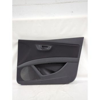 GUARNECIDO PUERTA DELANTERA DERECHA 5F4867132 
