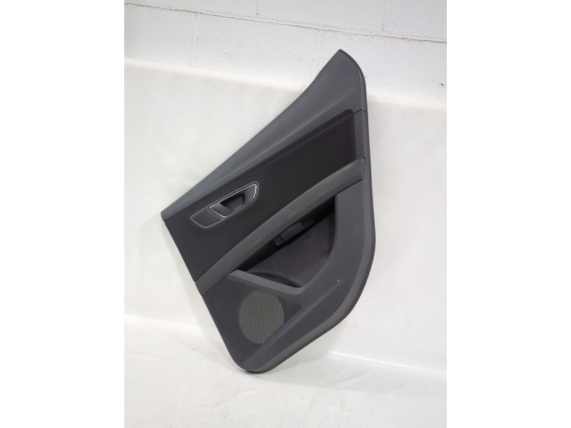 Recambio de guarnecido puerta trasera derecha para seat leon (5f1) 1.6 tdi referencia OEM IAM 5F4867134  