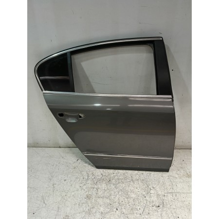 Recambio de puerta trasera derecha para volkswagen passat b6 (3c2) 2.0 tdi 16v referencia OEM IAM 3C5833056H  