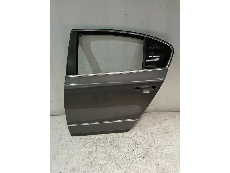 Recambio de puerta trasera izquierda para volkswagen passat b6 (3c2) 2.0 tdi 16v referencia OEM IAM 3C5833055H  
