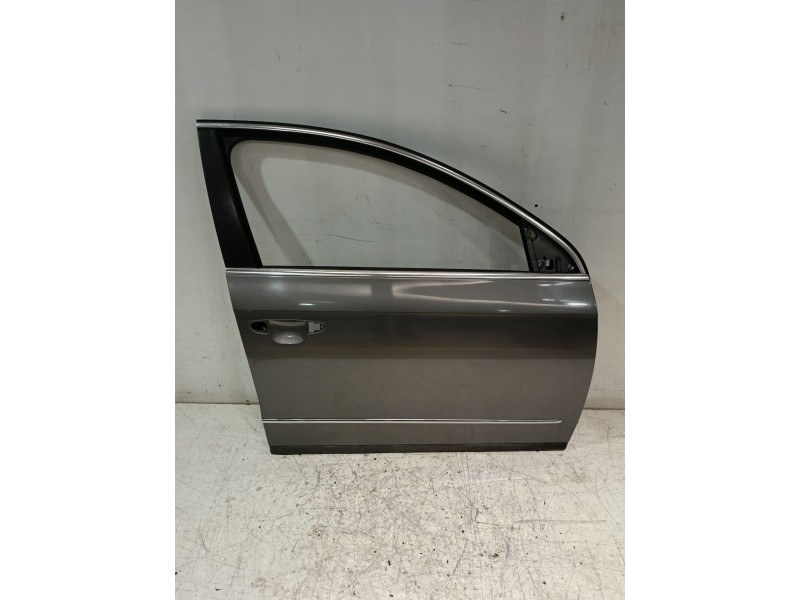 Recambio de puerta delantera derecha para volkswagen passat b6 (3c2) 2.0 tdi 16v referencia OEM IAM 3C4831056J  