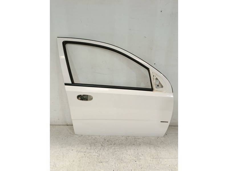 Recambio de puerta delantera derecha para daewoo kalos sedán (klas) 1.4 referencia OEM IAM 96897360  