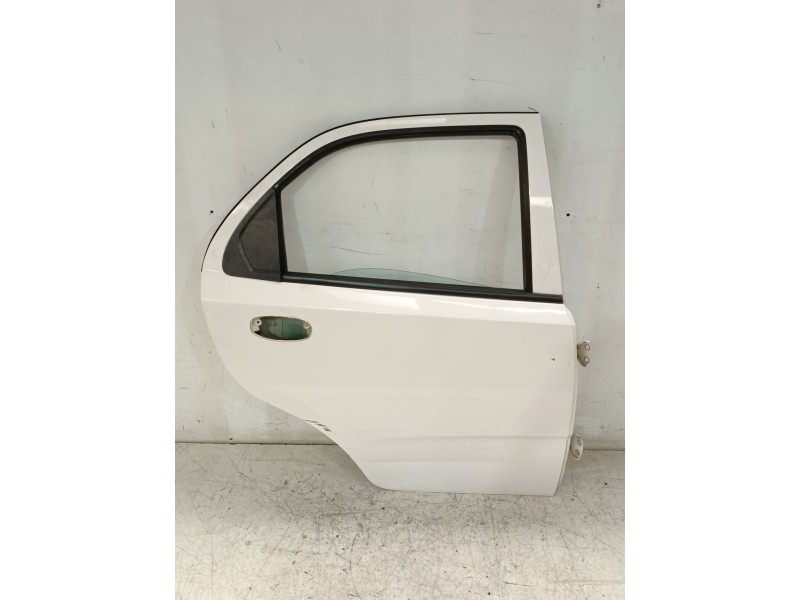 Recambio de puerta trasera derecha para daewoo kalos sedán (klas) 1.4 referencia OEM IAM 96942266  