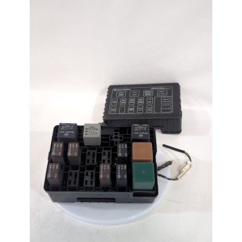 CAJA RELES / FUSIBLES 8220108024 