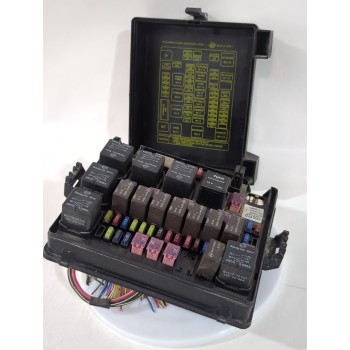 CAJA RELES / FUSIBLES 8231008561/Y220EDP 