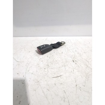 Recambio de enganche cinturon trasero izquierdo para peugeot 107 (pm_, pn_) 1.4 hdi referencia OEM IAM 8974LP  