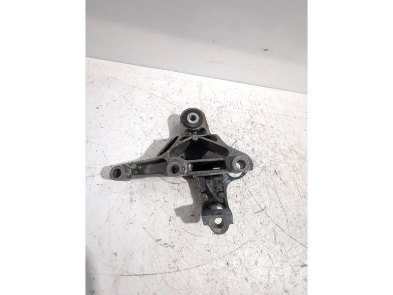 Recambio de soporte motor para mercedes-benz referencia OEM IAM A2462401309  