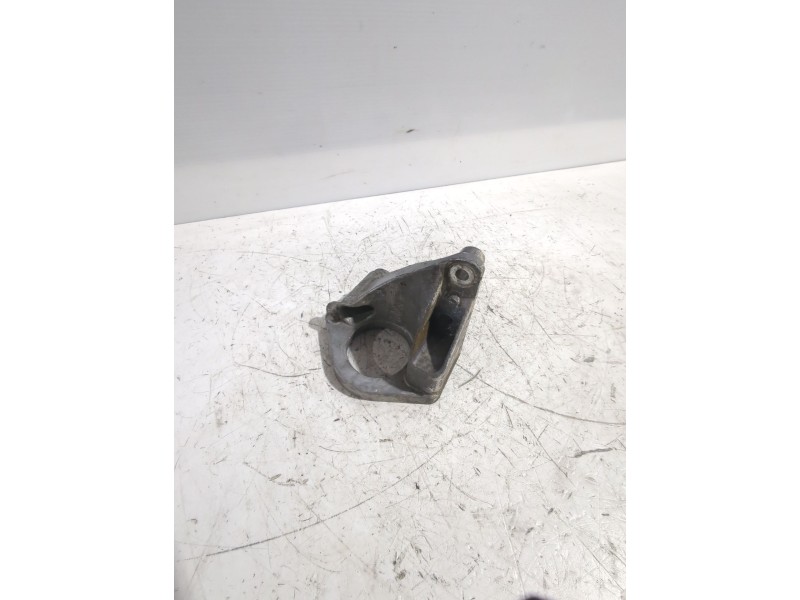 Recambio de soporte motor para mercedes-benz referencia OEM IAM A6072050101  