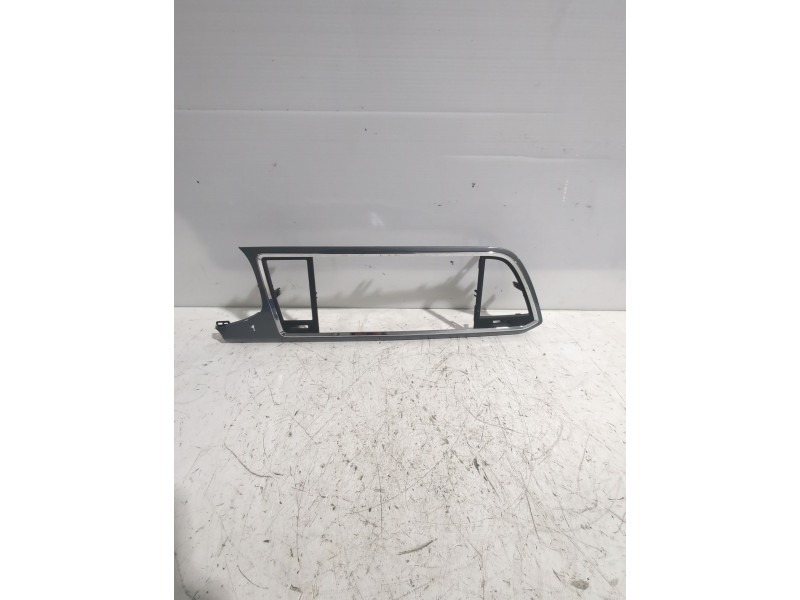 Recambio de moldura para seat referencia OEM IAM 576820951  
