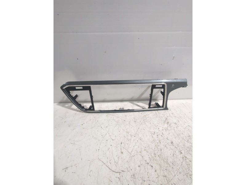 Recambio de moldura para seat referencia OEM IAM 576820951  