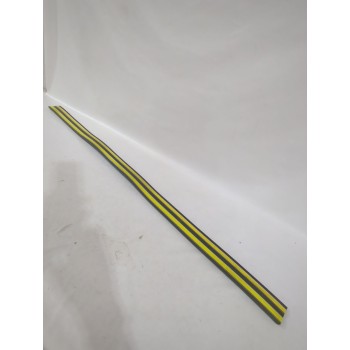 Recambio de moldura para opel referencia OEM IAM 90332600/171821  