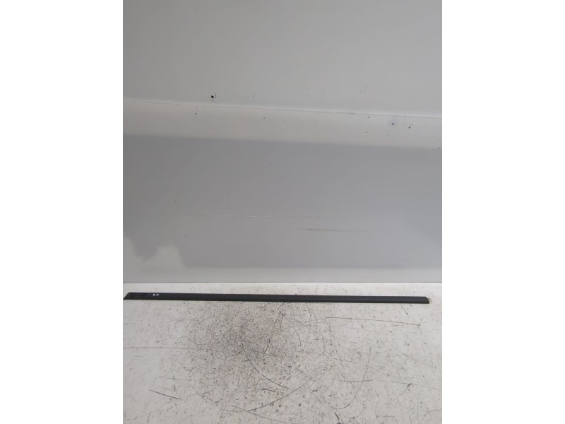 Recambio de moldura para opel referencia OEM IAM 09117249/5171528  