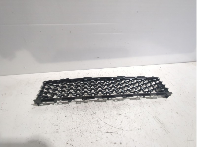 Recambio de rejilla paragolpes central para fiat referencia OEM IAM 0735642141  
