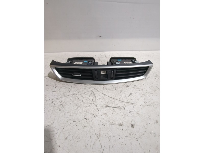 Recambio de rejilla aireadora para nissan referencia OEM IAM 687504EA0  