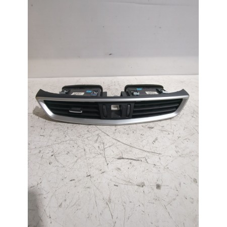 Recambio de rejilla aireadora para nissan referencia OEM IAM 687504EA0  