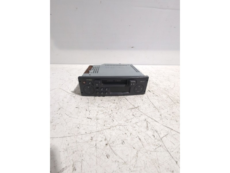Recambio de sistema audio / radio cd para renault referencia OEM IAM 8200113800  