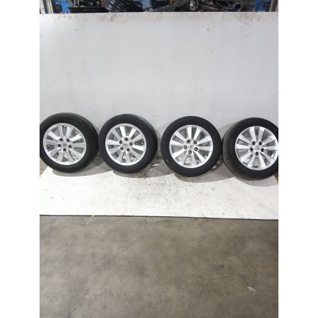 Recambio de juego llantas para toyota auris (_e15_) 1.6 (zre151_) referencia OEM IAM 4261102790  