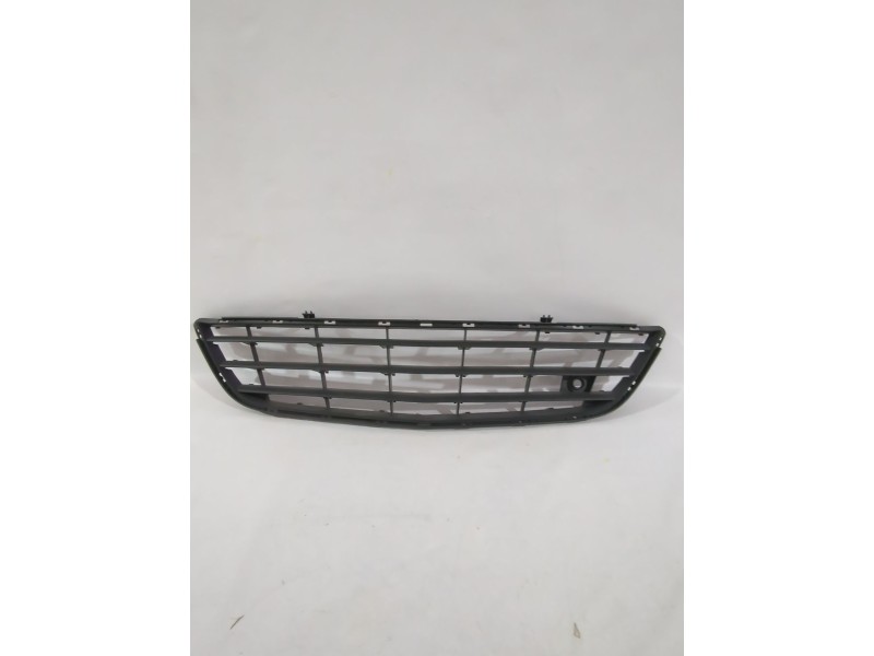 Recambio de rejilla paragolpes delantero para opel referencia OEM IAM 13231589 / 13179942  