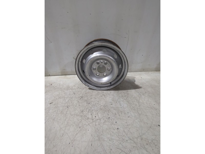 Recambio de llanta para iveco referencia OEM IAM 504103598  