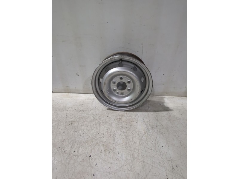 Recambio de llanta para iveco referencia OEM IAM 504103598  