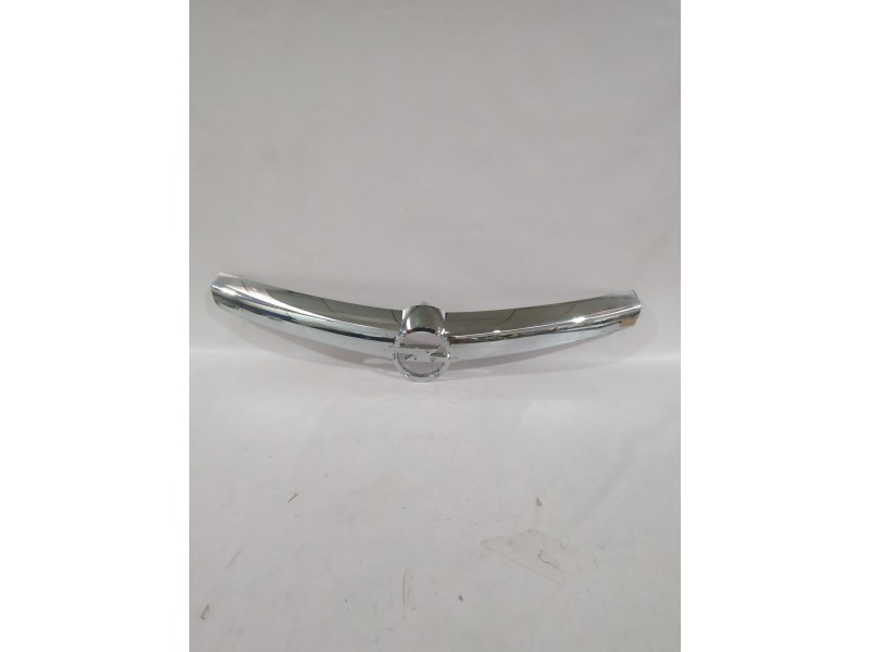 Recambio de moldura para opel referencia OEM IAM 13157598/13183705  