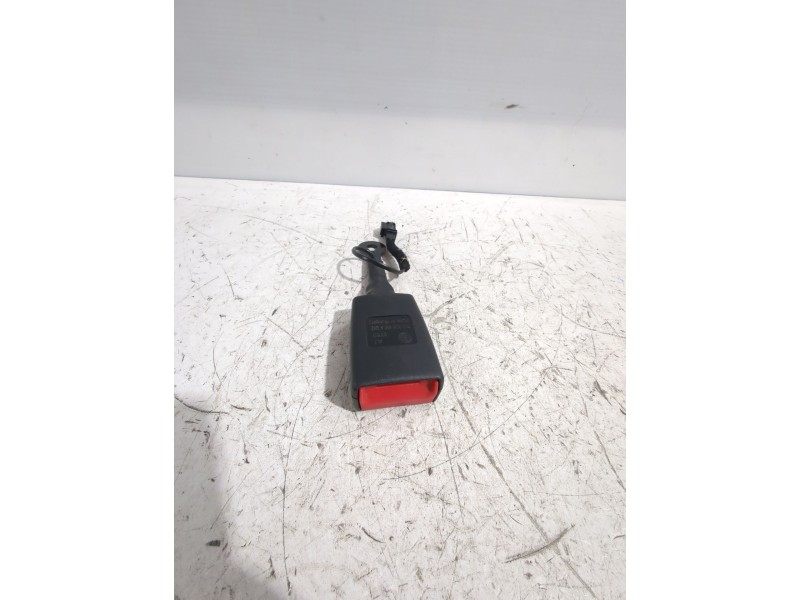 Recambio de enganche cinturon trasero derecho para seat referencia OEM IAM 7N0858491  