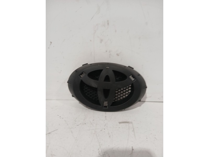Recambio de emblema para toyota referencia OEM IAM 753120H020  