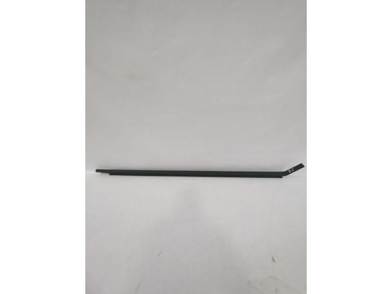 Recambio de moldura para opel referencia OEM IAM 13188939  