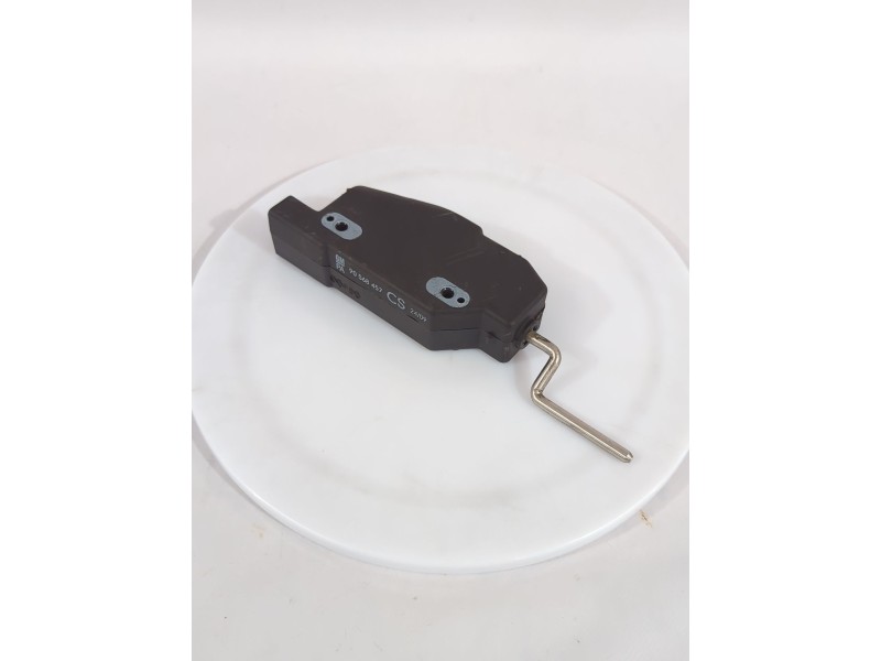 Recambio de motor tapa combustible para opel referencia OEM IAM 90568457  