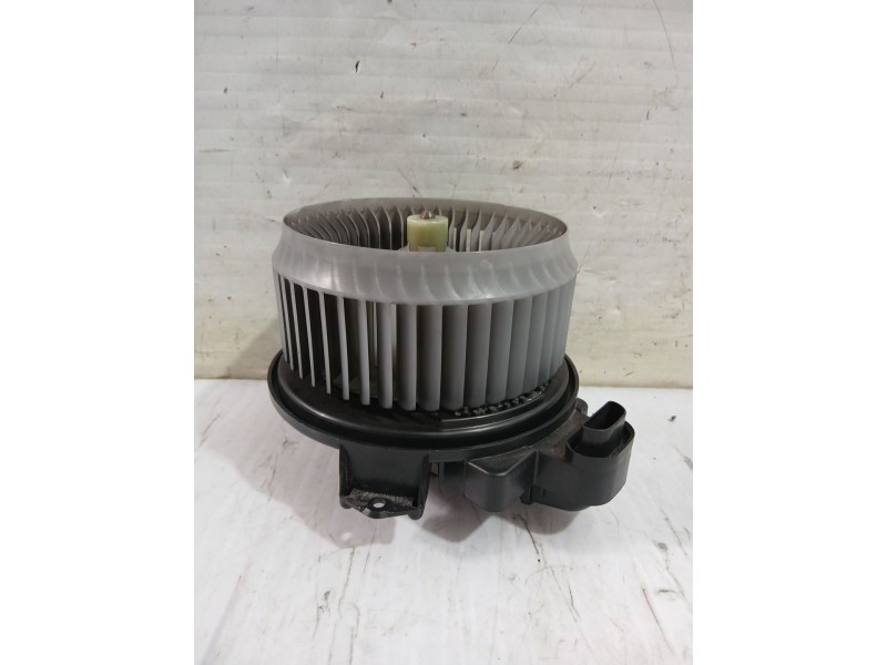 Recambio de motor calefaccion para toyota auris (_e15_) 1.33 dual-vvti (nre150_) referencia OEM IAM 2727008103  