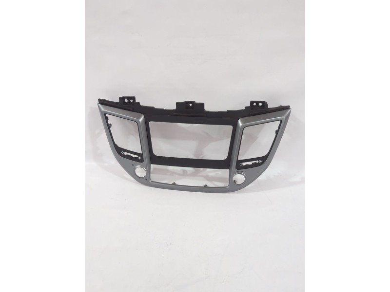 Recambio de moldura para hyundai referencia OEM IAM 84740D7200  