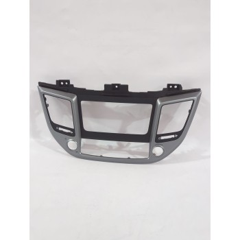Recambio de moldura para hyundai referencia OEM IAM 84740D7200  