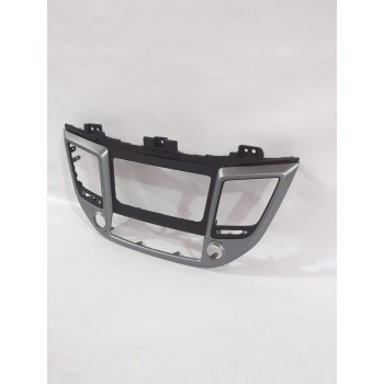 Recambio de moldura para hyundai referencia OEM IAM 84740D7200  