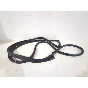 Recambio de goma contorno para nissan referencia OEM IAM 808304EA0E  