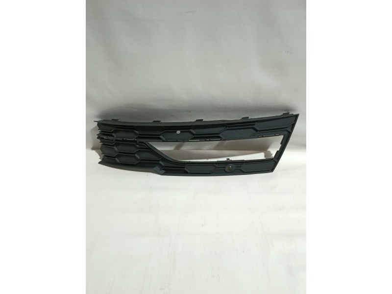 Recambio de rejilla paragolpes derecha para skoda referencia OEM IAM 5E3807682  