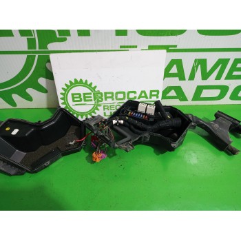 Recambio de caja reles / fusibles para audi a6 berlina (4f2) 2.4 referencia OEM IAM 4F1937503A  