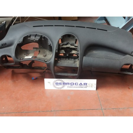Recambio de salpicadero para peugeot 206 berlina 1.9 diesel referencia OEM IAM 8203RZ  