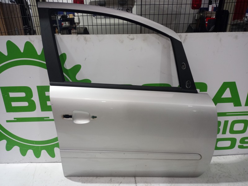 Recambio de puerta delantera derecha para opel zafira b cosmo referencia OEM IAM 124242  