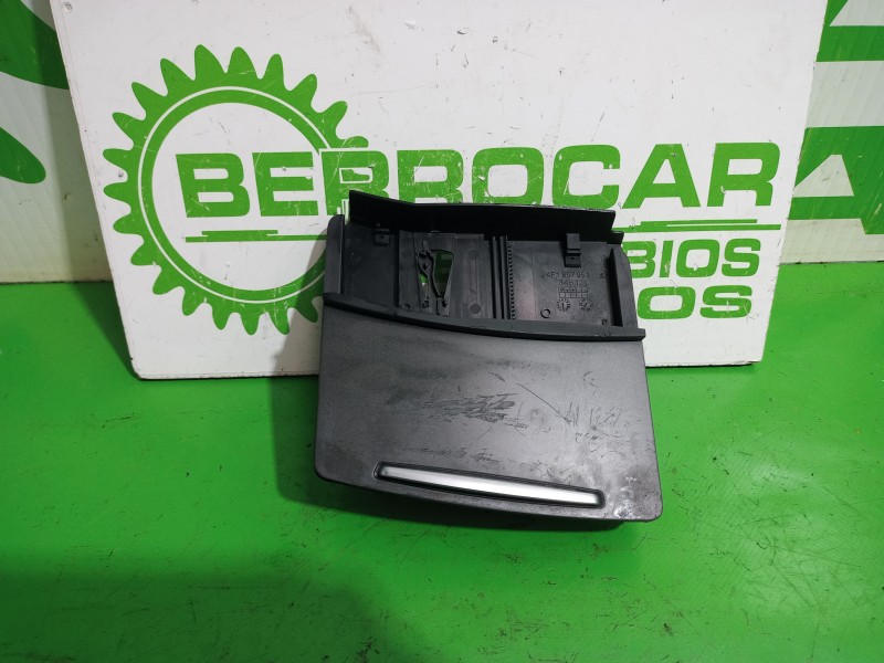 Recambio de cenicero para audi a6 berlina (4f2) 2.4 referencia OEM IAM 4F1857951A  