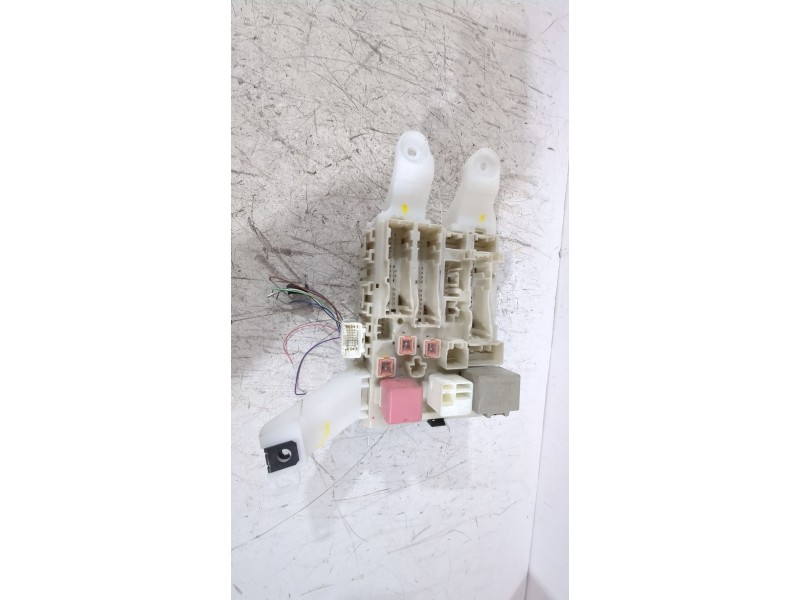 Recambio de caja reles / fusibles para toyota auris (_e15_) 1.6 (zre151_) referencia OEM IAM 8273002140A  