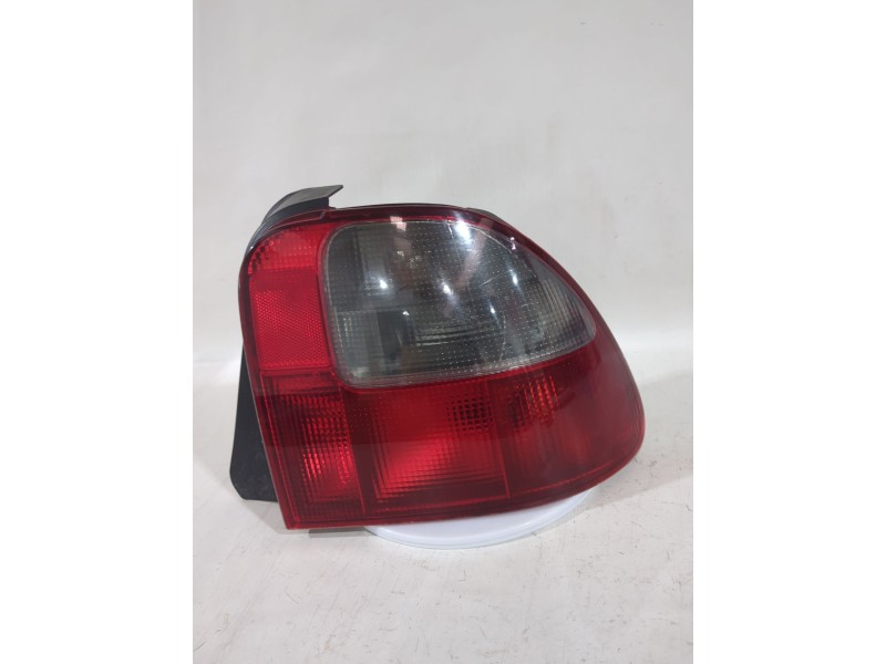 Recambio de piloto trasero derecho para rover 400 ii hatchback (rt) 414 si referencia OEM IAM XFB101040/F00R02S102  