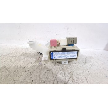 Recambio de caja reles / fusibles para toyota auris (_e15_) 1.6 (zre151_) referencia OEM IAM 8273002140A  